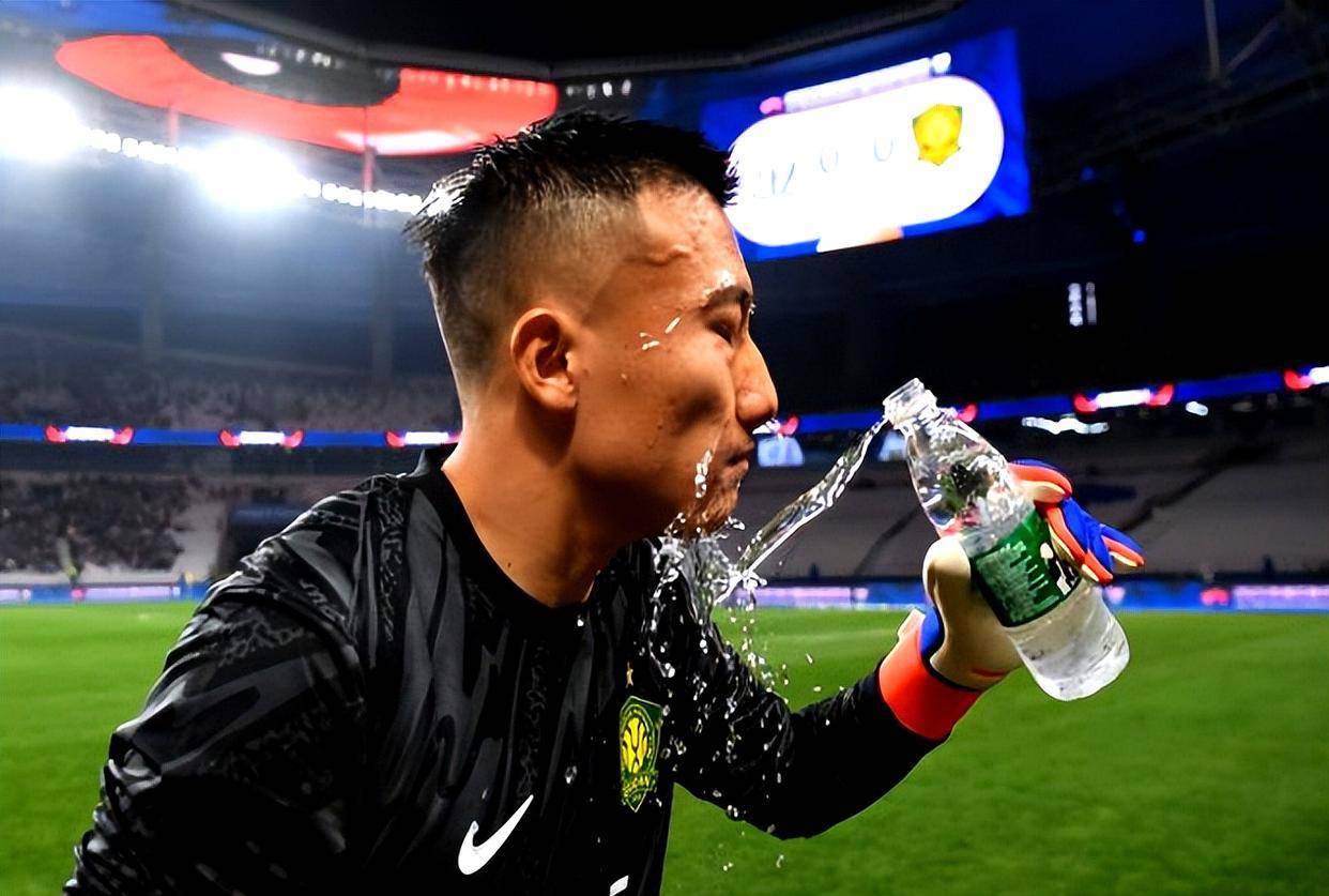 包含中国队前途光明！，Uzi新星出色发挥表现突出引发球迷热议的词条