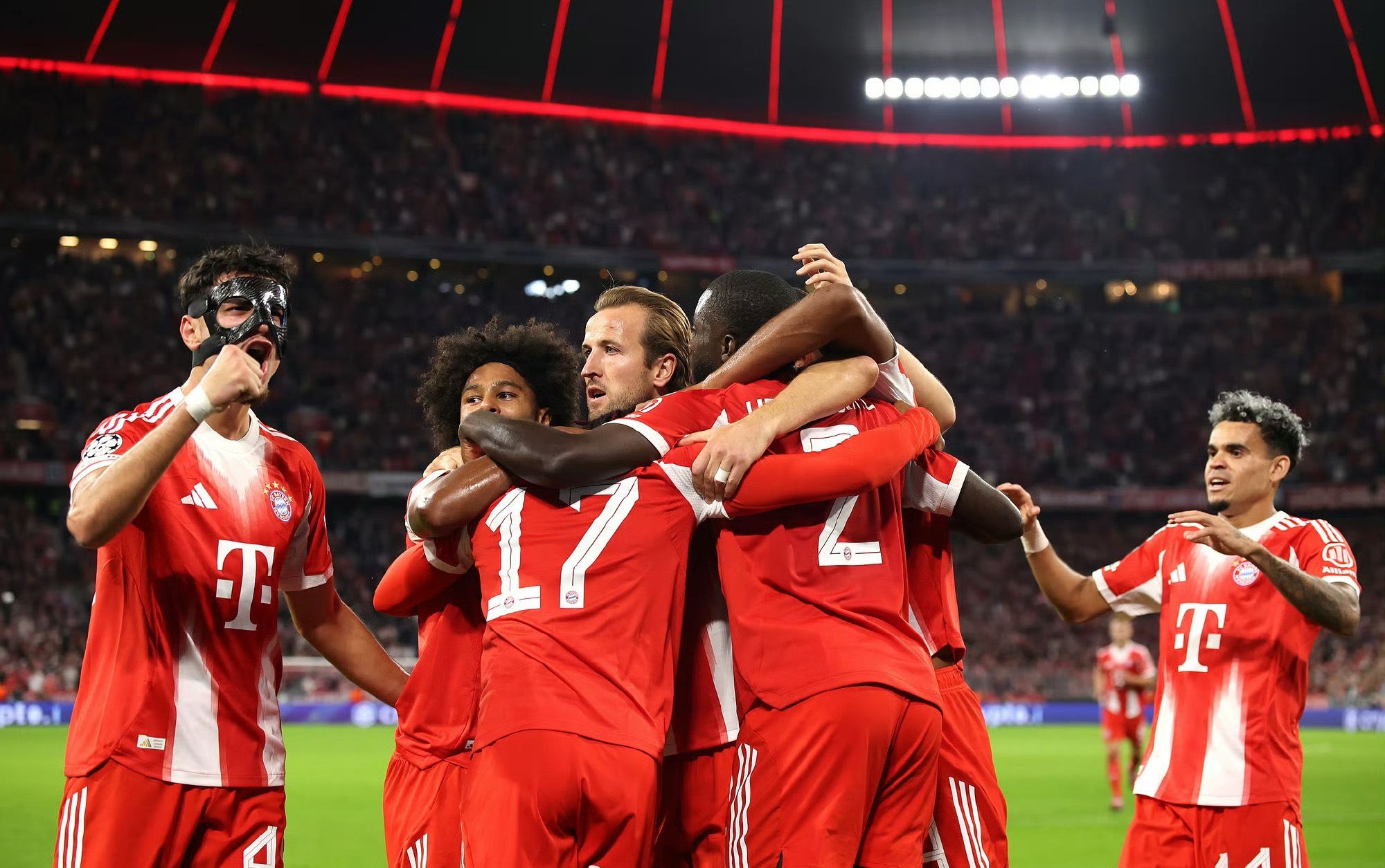 包含拜仁慕尼黑加时末段远射贴柱，志在欧冠名次提升，气氛紧张，赛程密集仍需轮换的词条